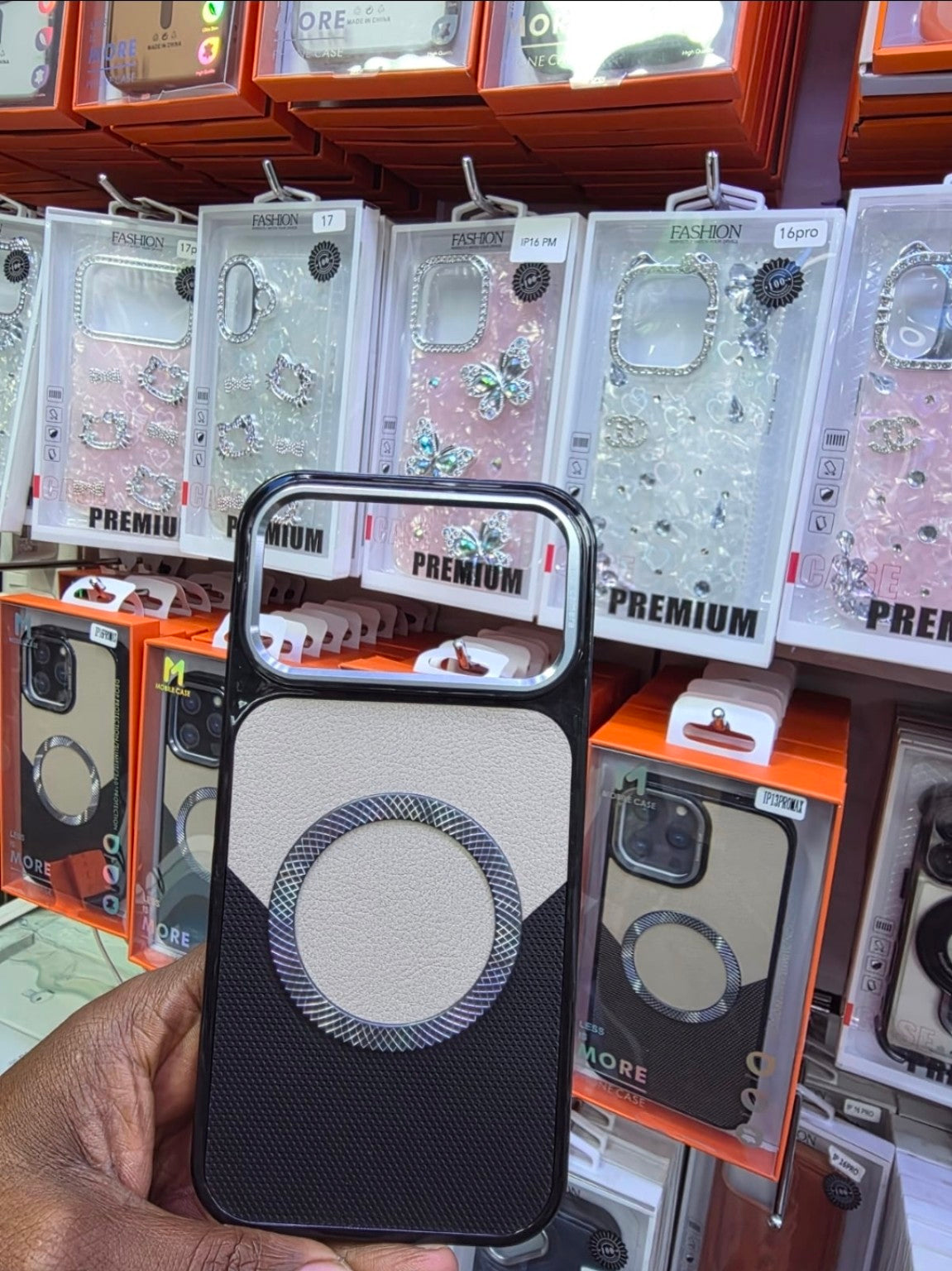 VR MagSafe phone cover detail