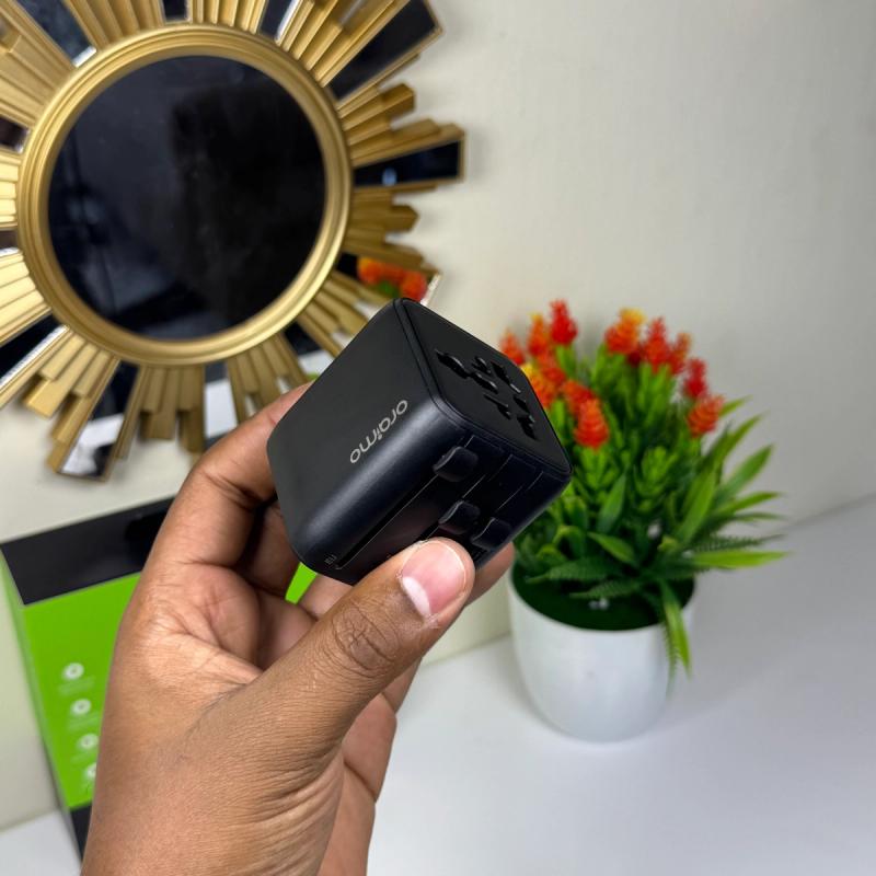 Oraimo PowerOmni 251 global travel adapter